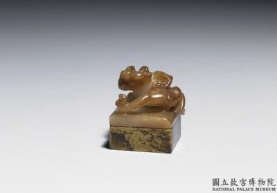 图片[2]-Jade Bear (refashioned from a jade scabbard slide), mid to late Western Han dynasty, 140 BCE-8 CE-China Archive